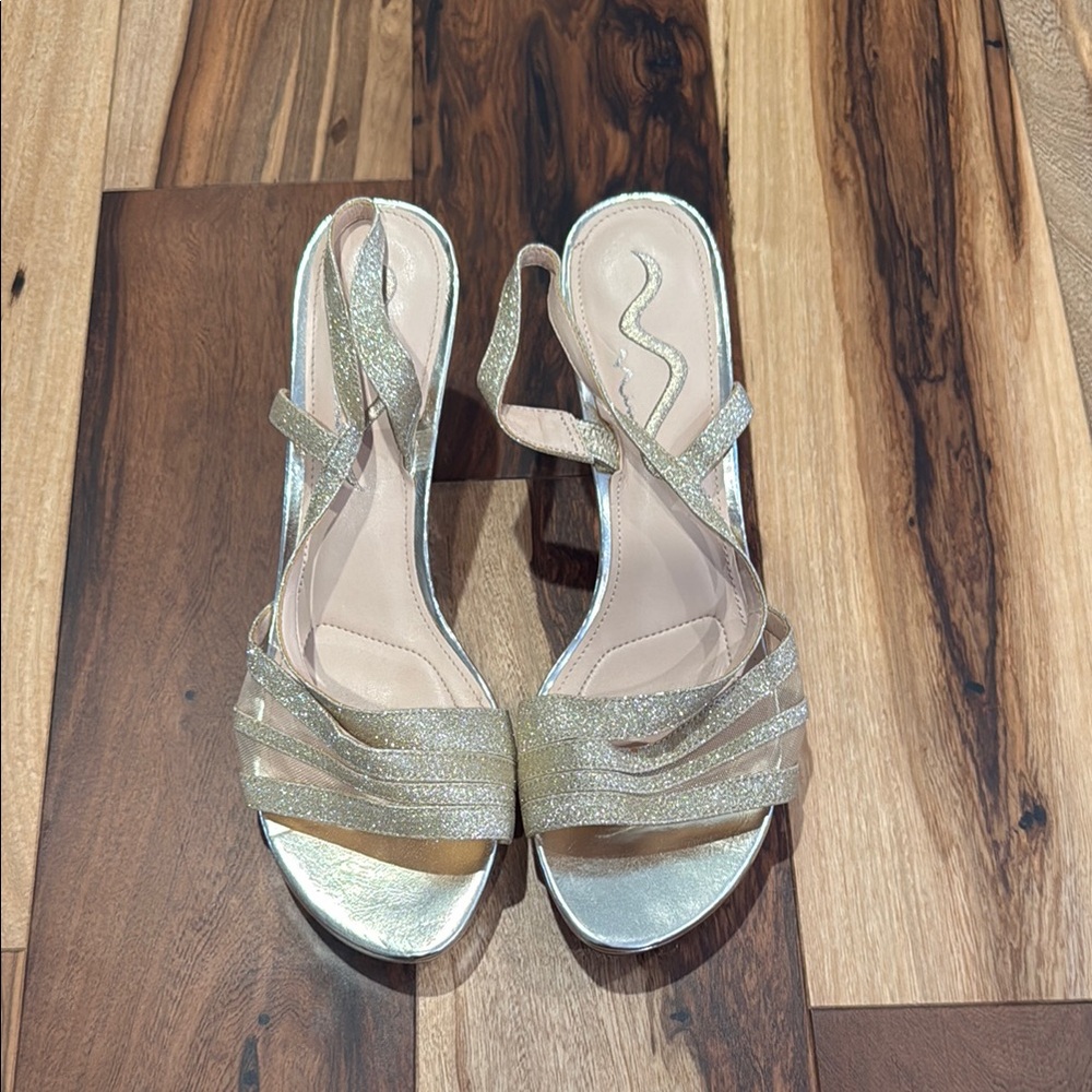 Nina Gold Heels with Slingback and Textured Straps